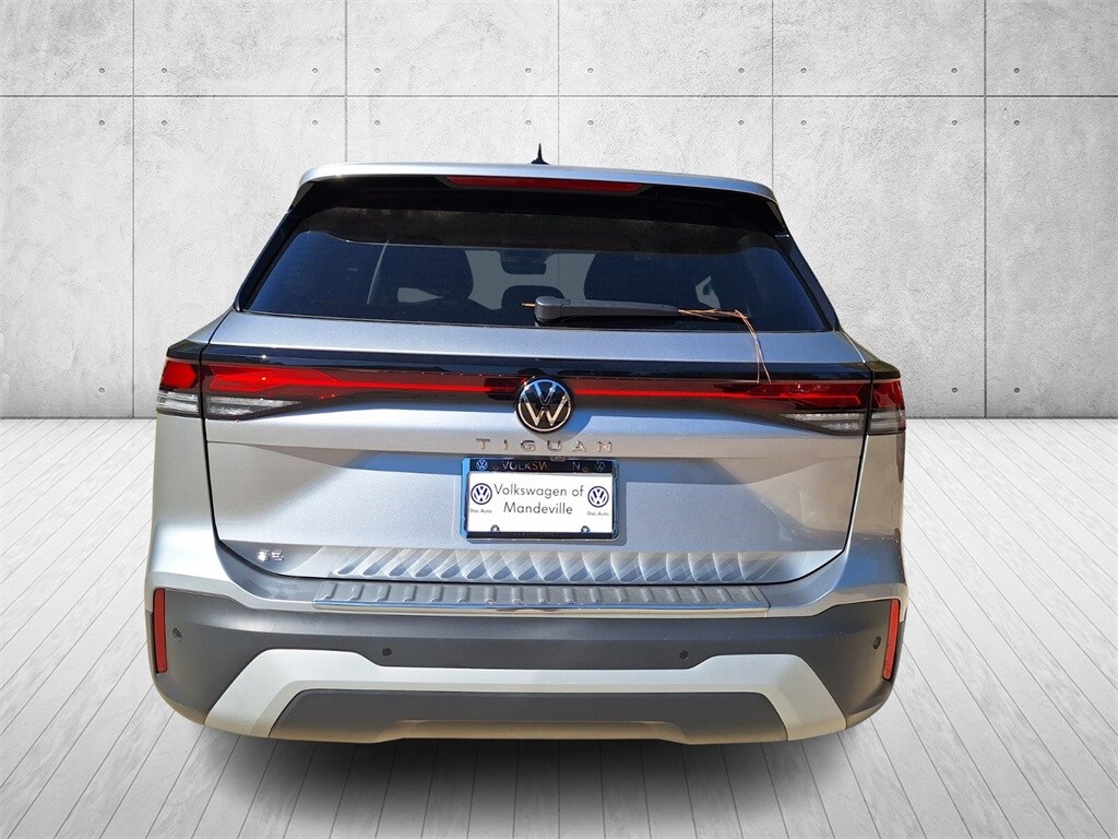 2025 Volkswagen Tiguan SE photo 3