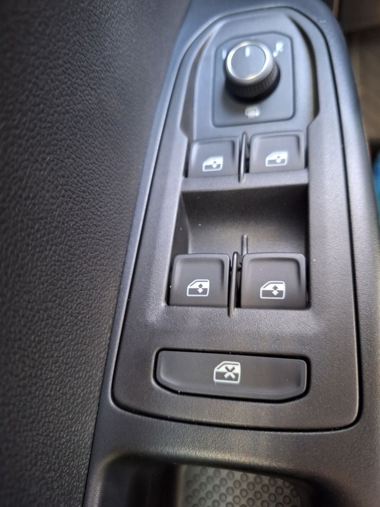 2026 Volkswagen Taos SE Black - Photo 19