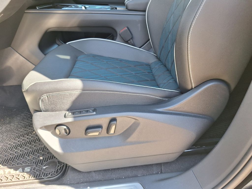 2026 Volkswagen Atlas Cross Sport SEL Premium R-LINE - Photo 17