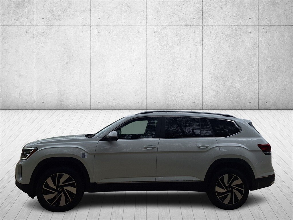 2025 Volkswagen Atlas SEL photo 2