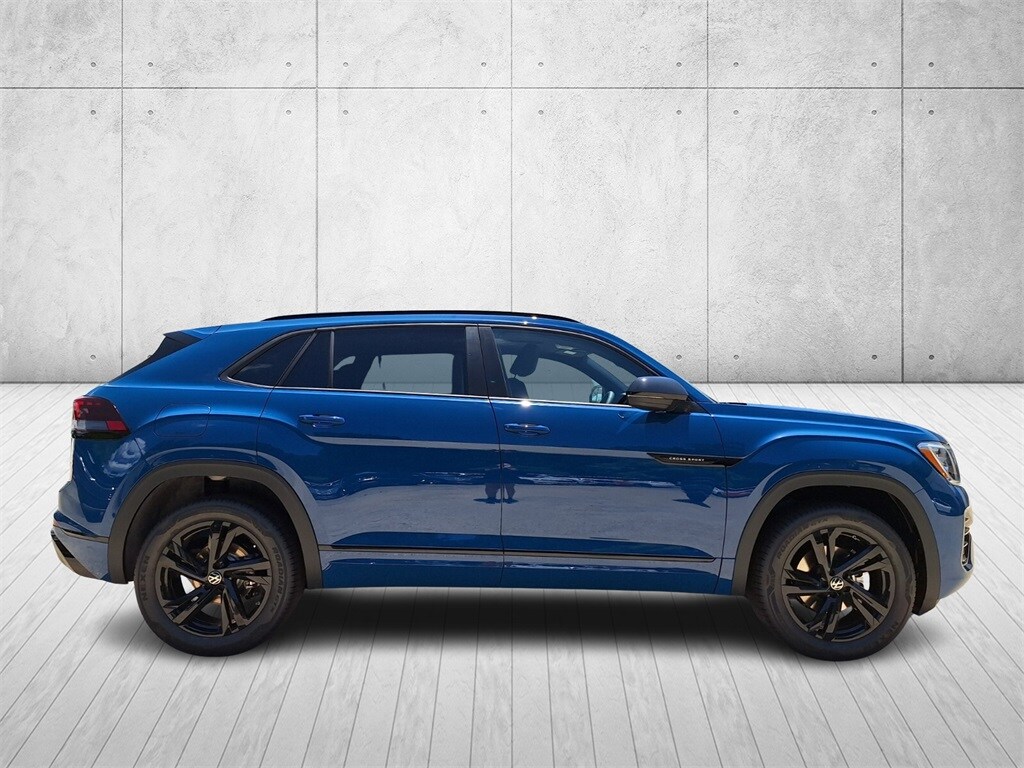 2025 Volkswagen Atlas Cross Sport SEL R-Line photo 4