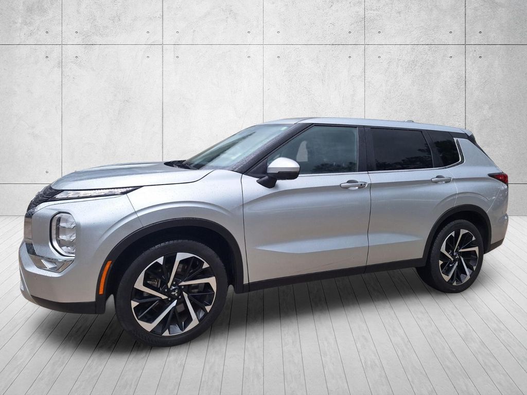 2024 Mitsubishi Outlander SE Black Edition 2WD's photo