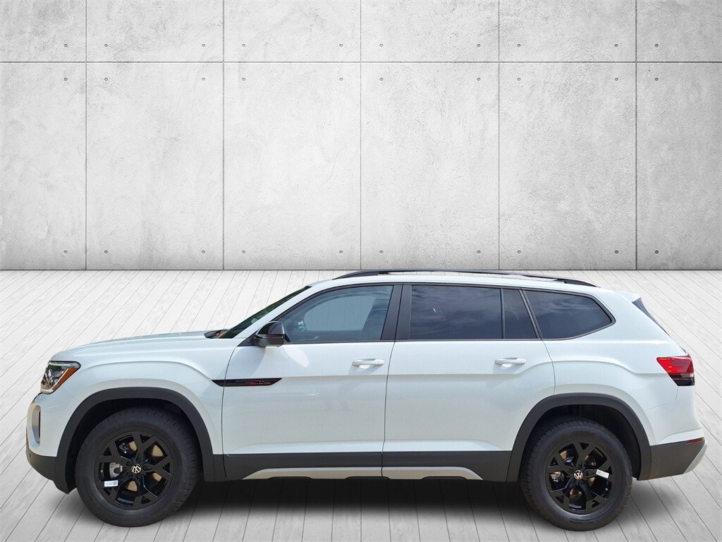 2025 Volkswagen Atlas SE Technology Peak Edition photo 2