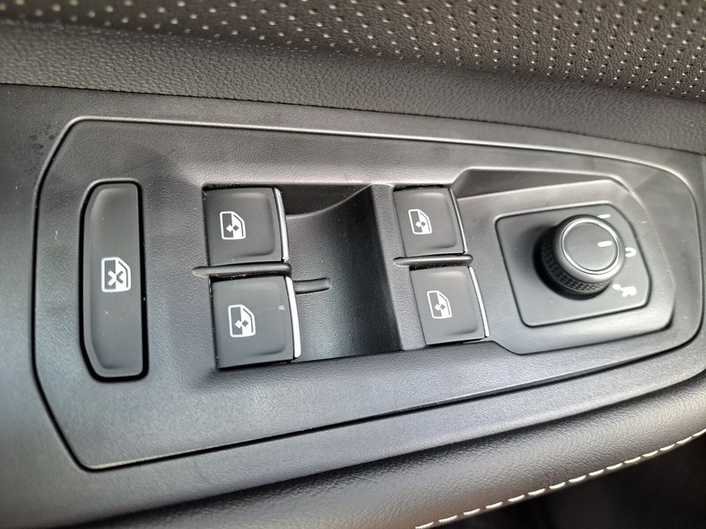 2026 Volkswagen Atlas Cross Sport SE w/Tech - Photo 16