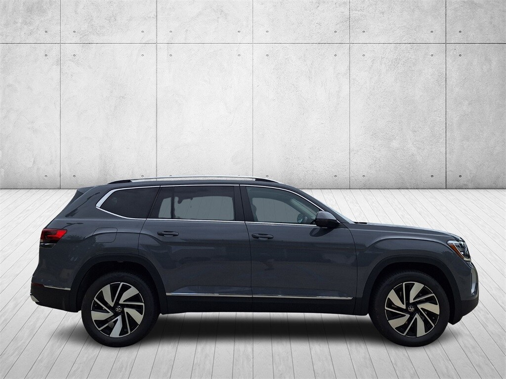 2025 Volkswagen Atlas SEL photo 4