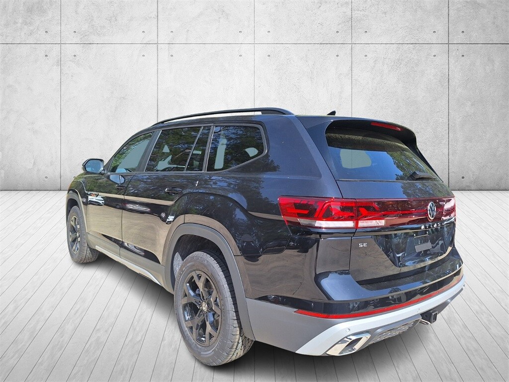 2025 Volkswagen Atlas Peak Edition SE photo 2