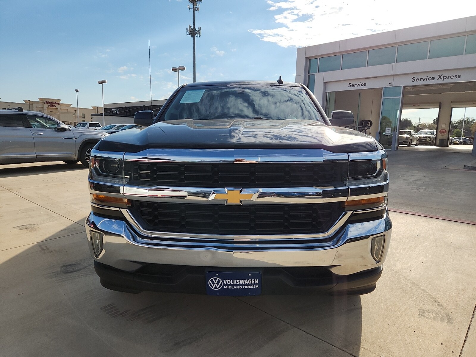 2018 Chevrolet Silverado 1500 photo 2