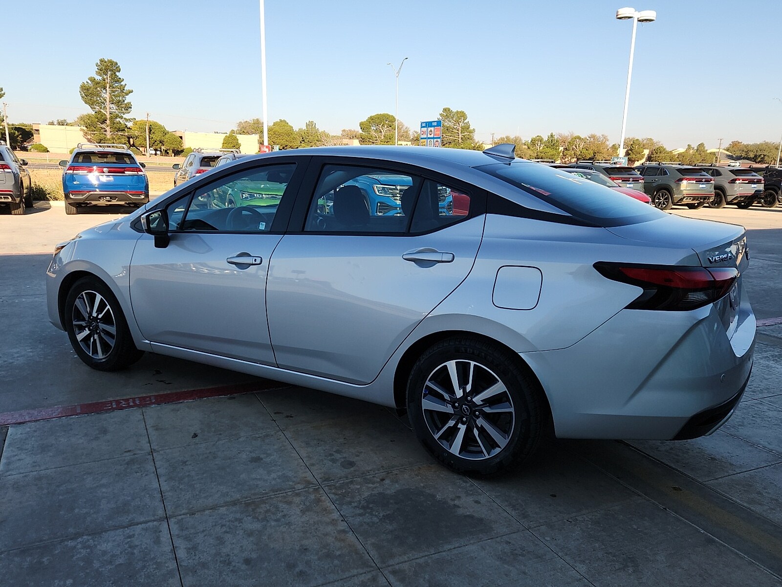 2023 Nissan Versa 1.6 SV photo 4
