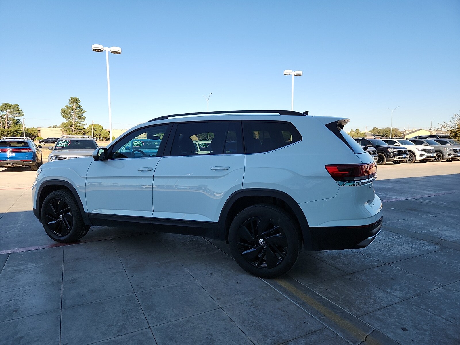 2025 Volkswagen Atlas SE Technology photo 4