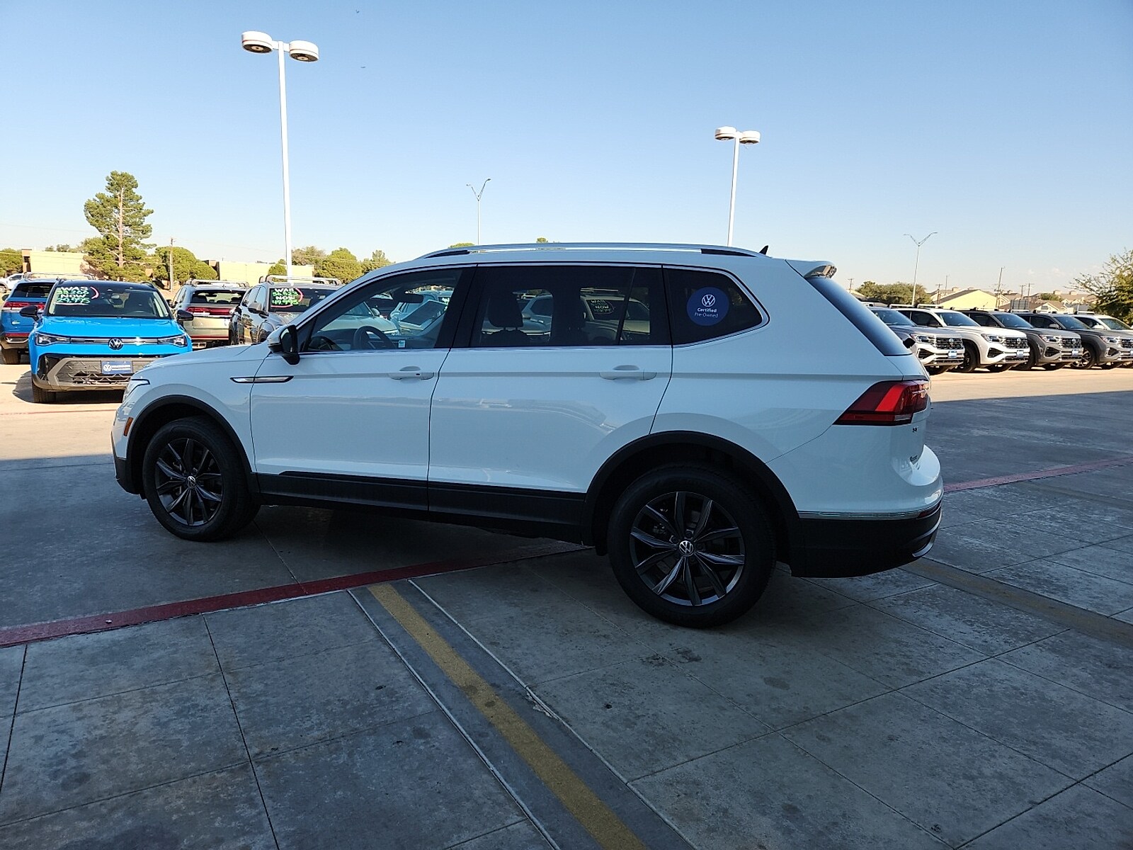 2024 Volkswagen Tiguan SE Wolfsburg Edition photo 4