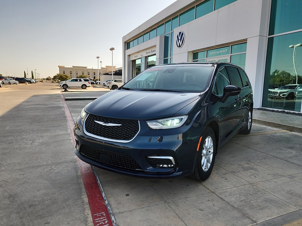 Used 2023 Chrysler Pacifica Touring L Van Passenger Van