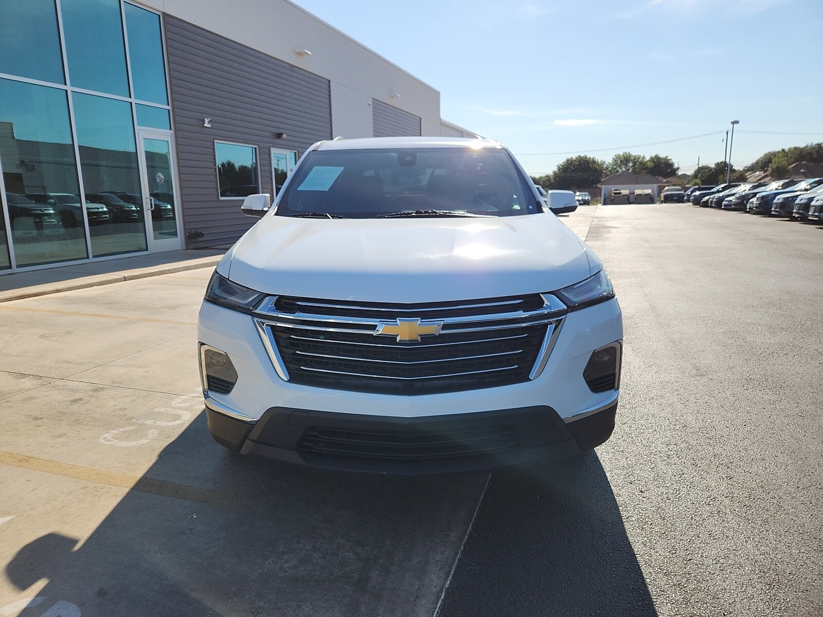 2023 Chevrolet Traverse Cloth 1LT photo 2