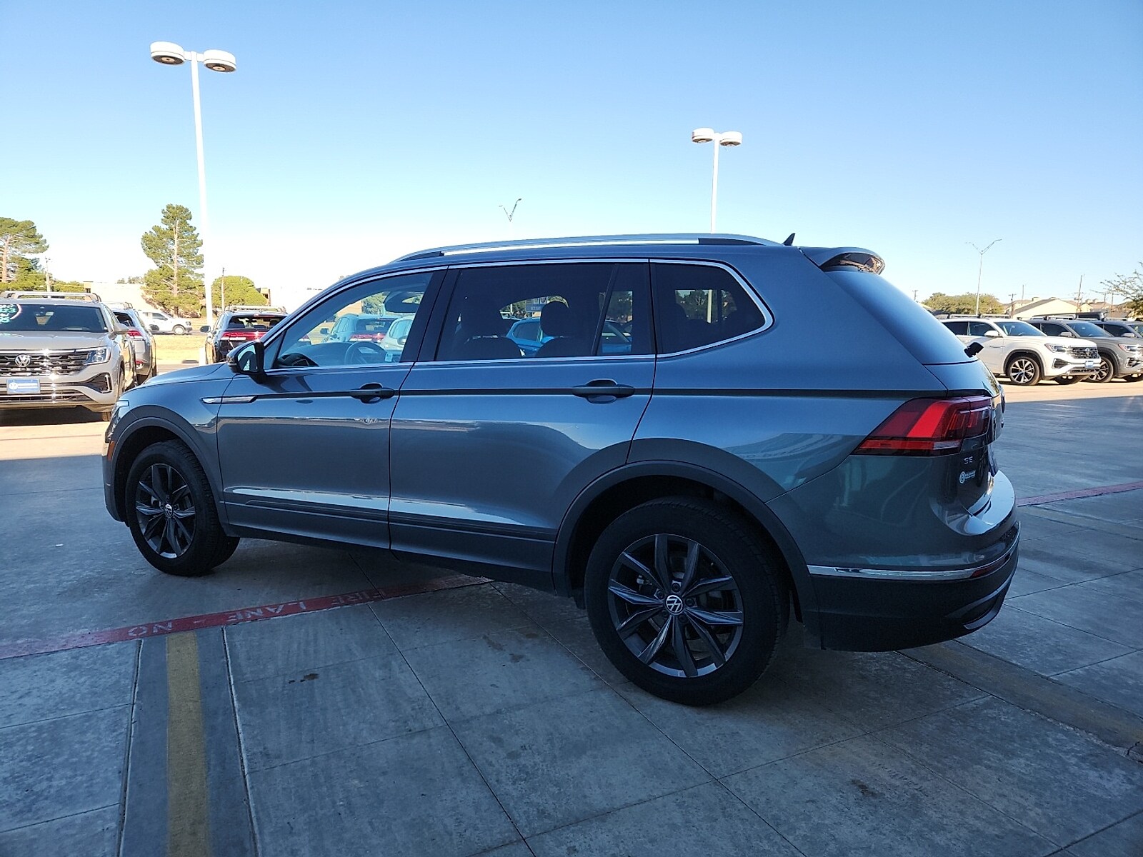 2024 Volkswagen Tiguan SE Wolfsburg Edition photo 4