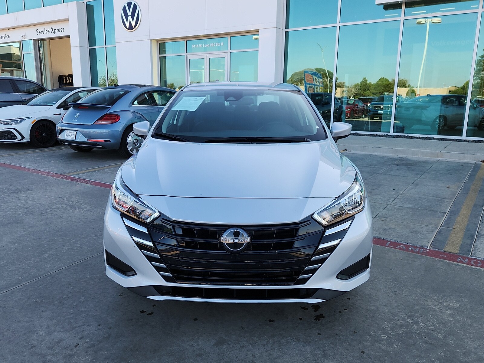 2023 Nissan Versa 1.6 SV photo 2