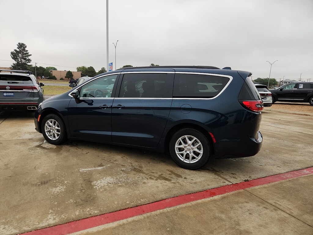 Used 2022 Chrysler Pacifica Touring L Van Passenger Van