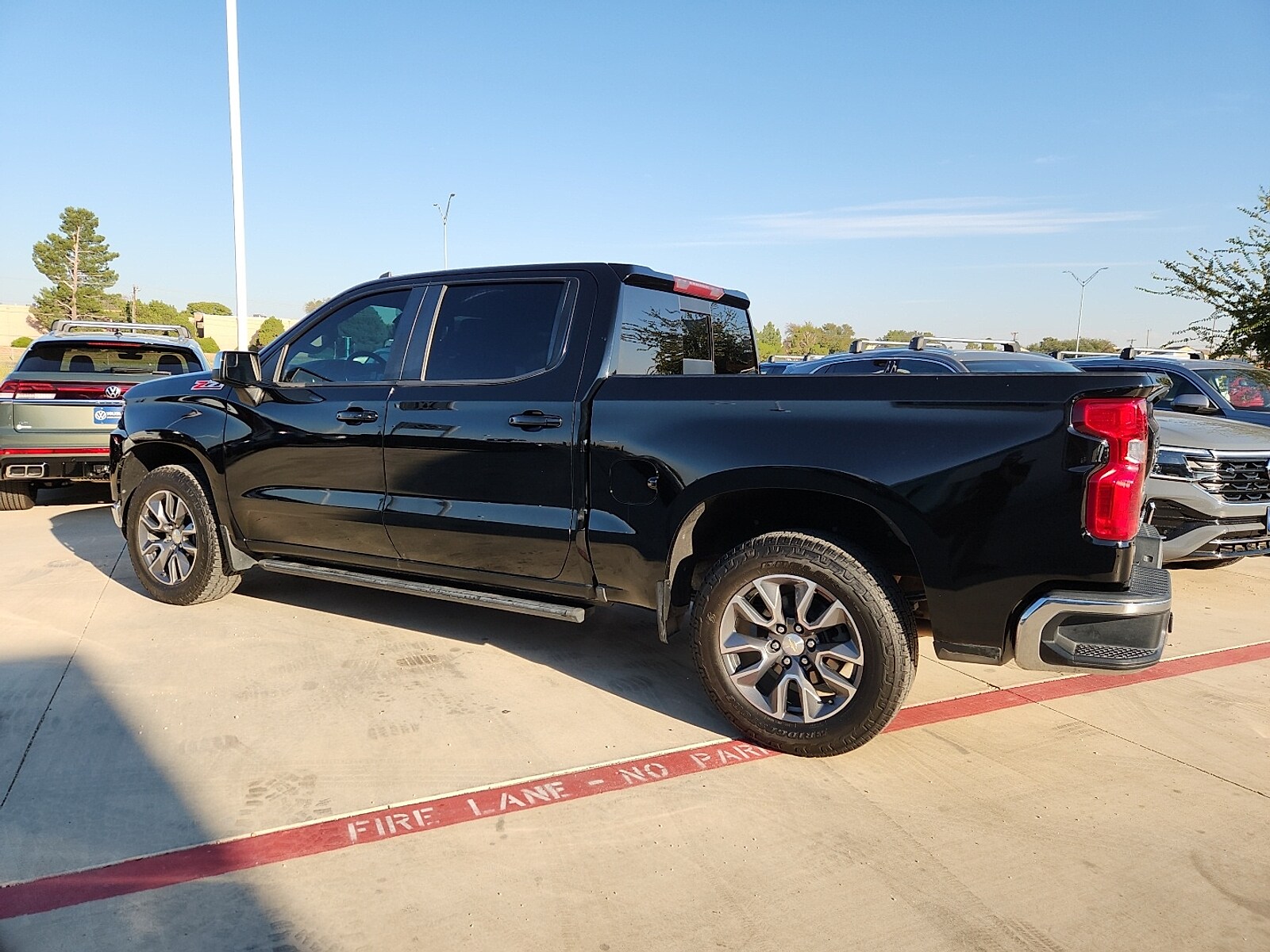 2020 Chevrolet Silverado 1500 LT photo 3