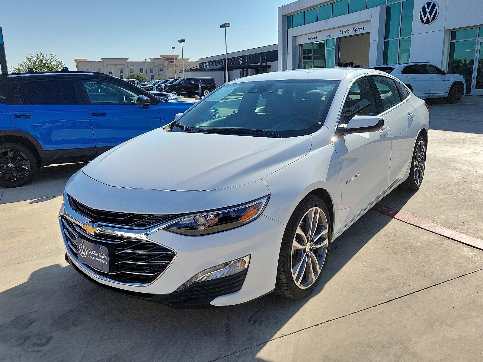 2023 Chevrolet Malibu 1LT photo 2