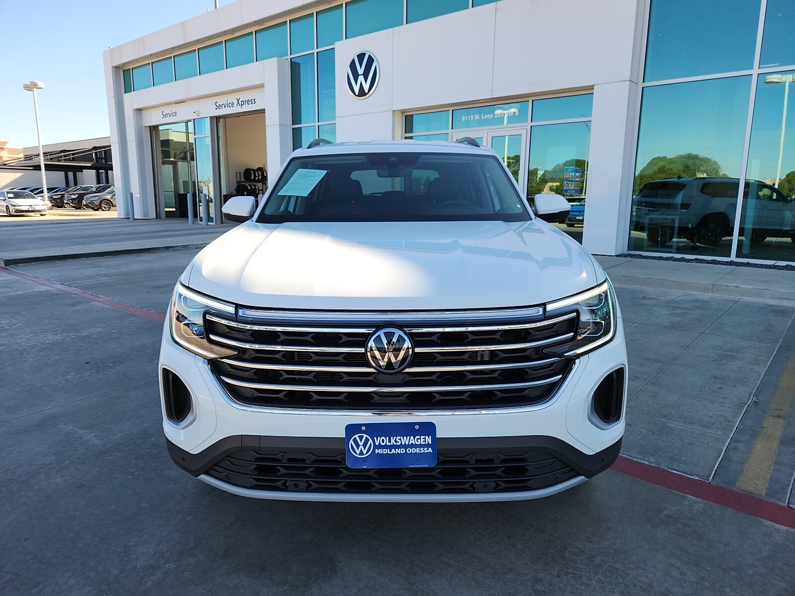 2025 Volkswagen Atlas SE Technology photo 2