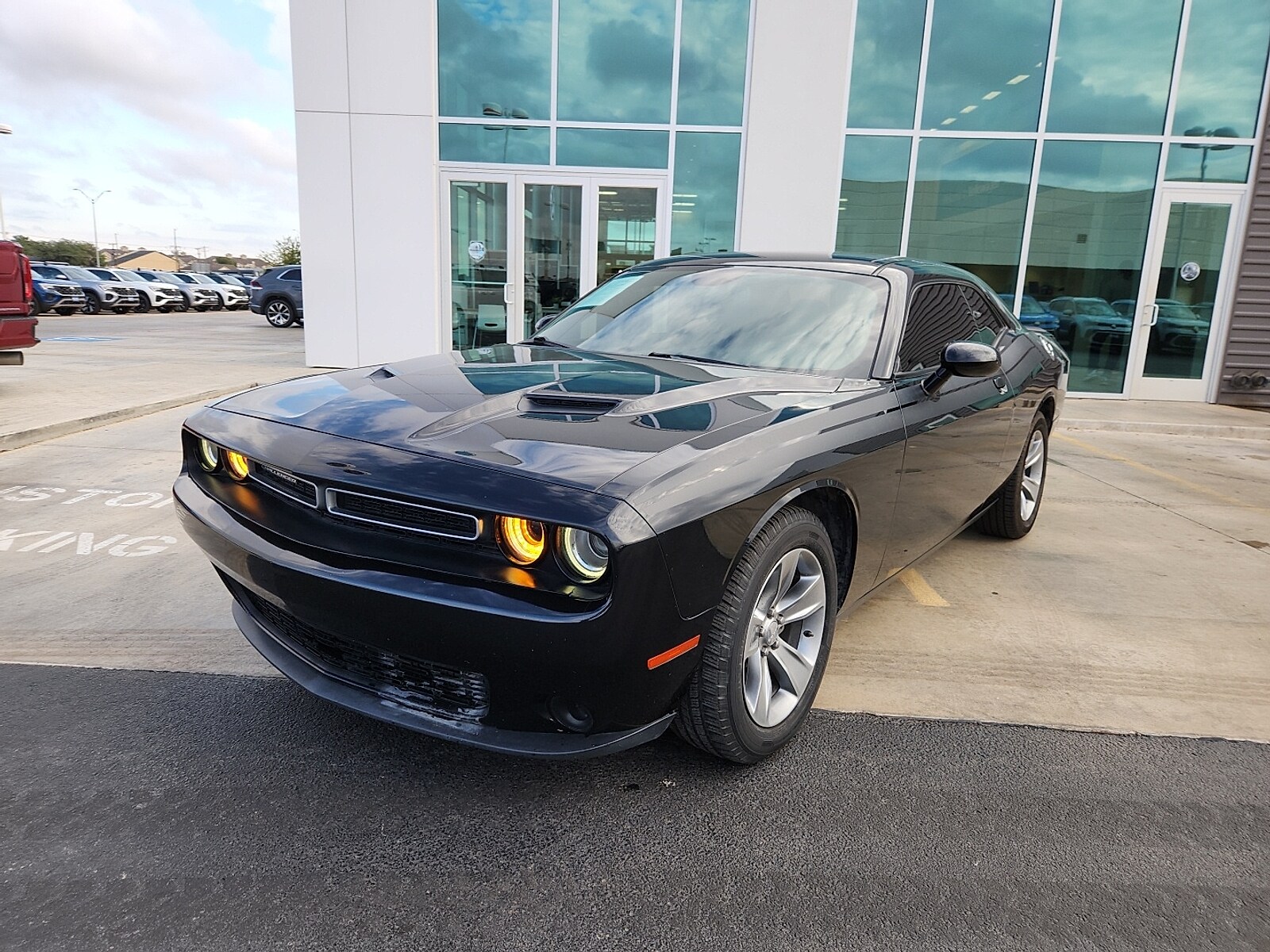 2019 Dodge Challenger SXT photo 3