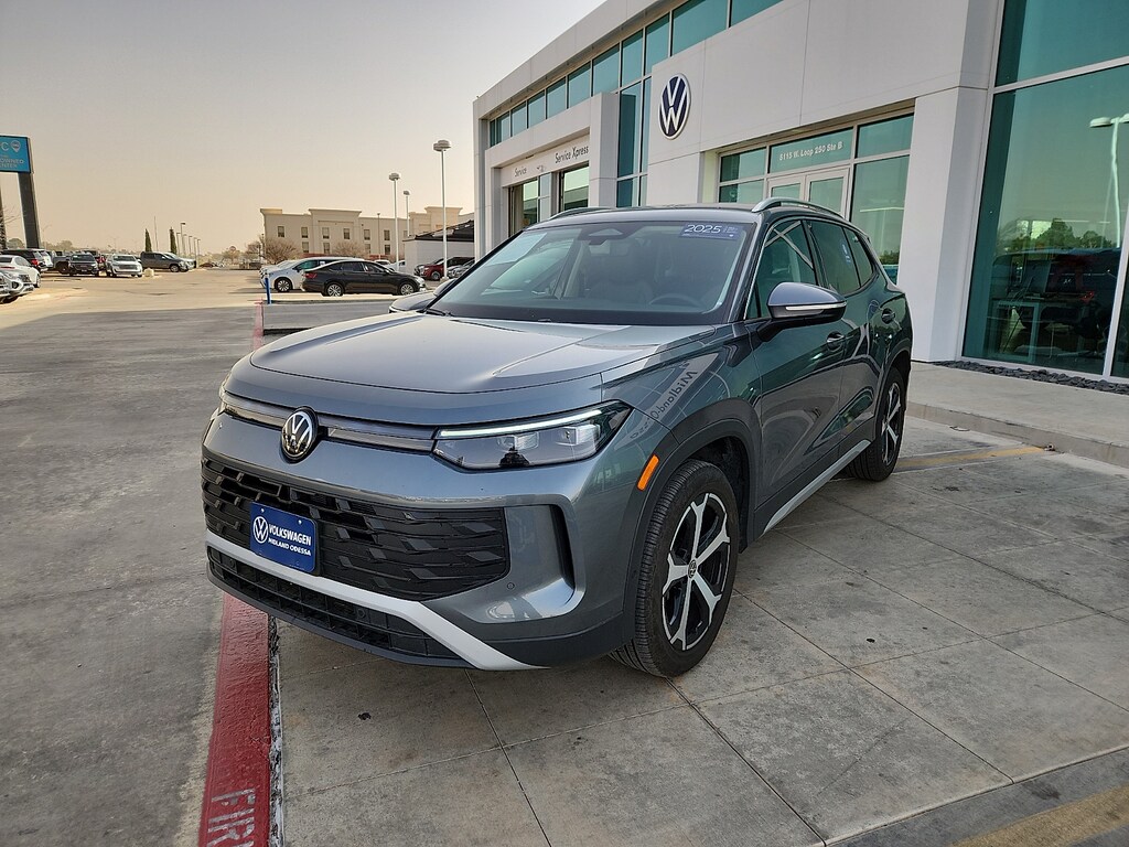 Used 2025 Volkswagen Tiguan 2.0T SE SUV