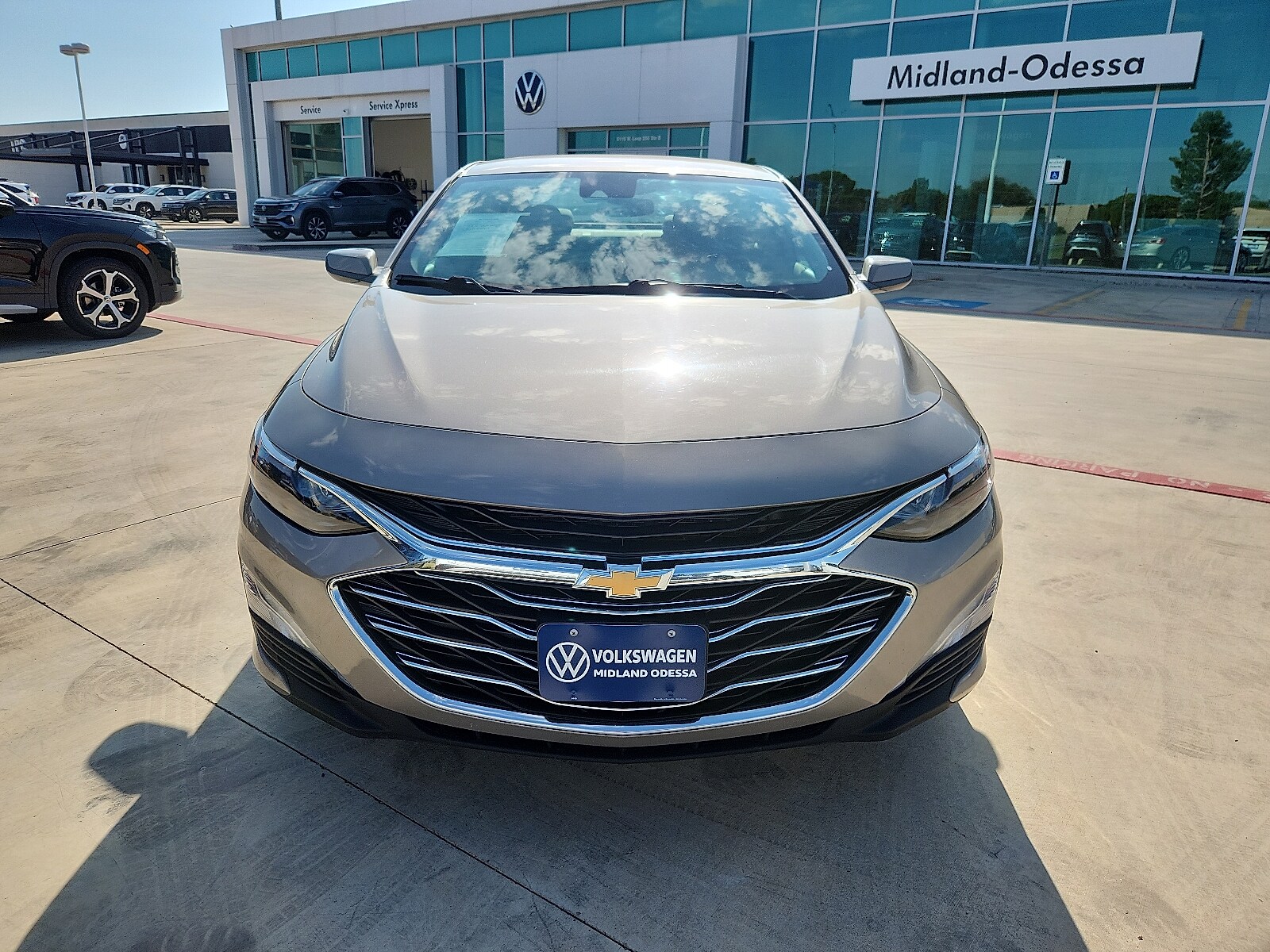 2023 Chevrolet Malibu 1LT photo 2