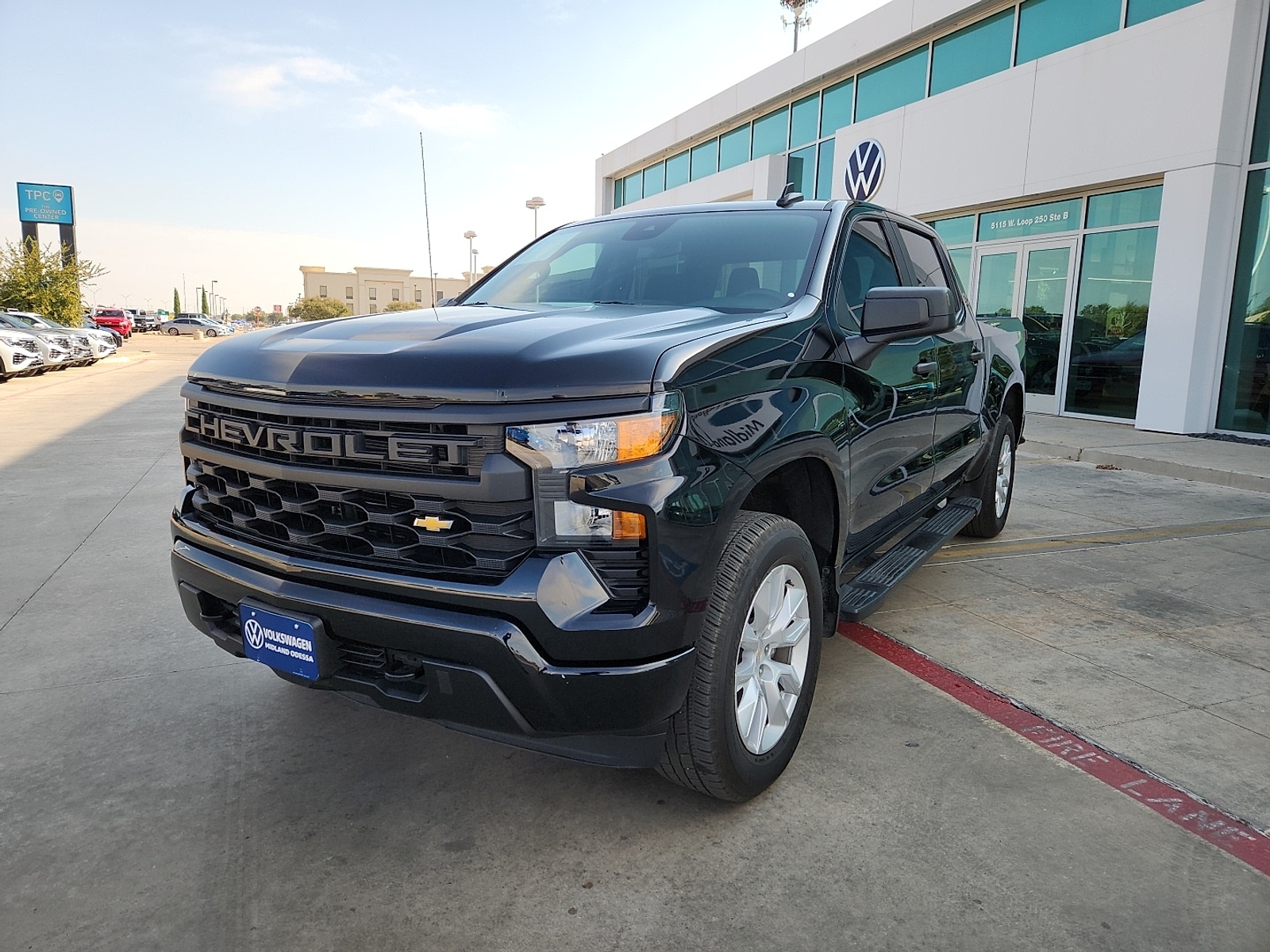 2022 Chevrolet Silverado 1500 Custom photo 2