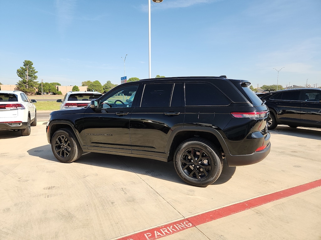 Used 2025 Jeep Grand Cherokee Laredo SUV
