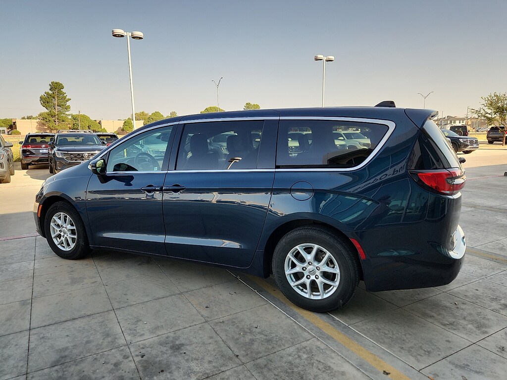 Used 2023 Chrysler Pacifica Touring L Van Passenger Van