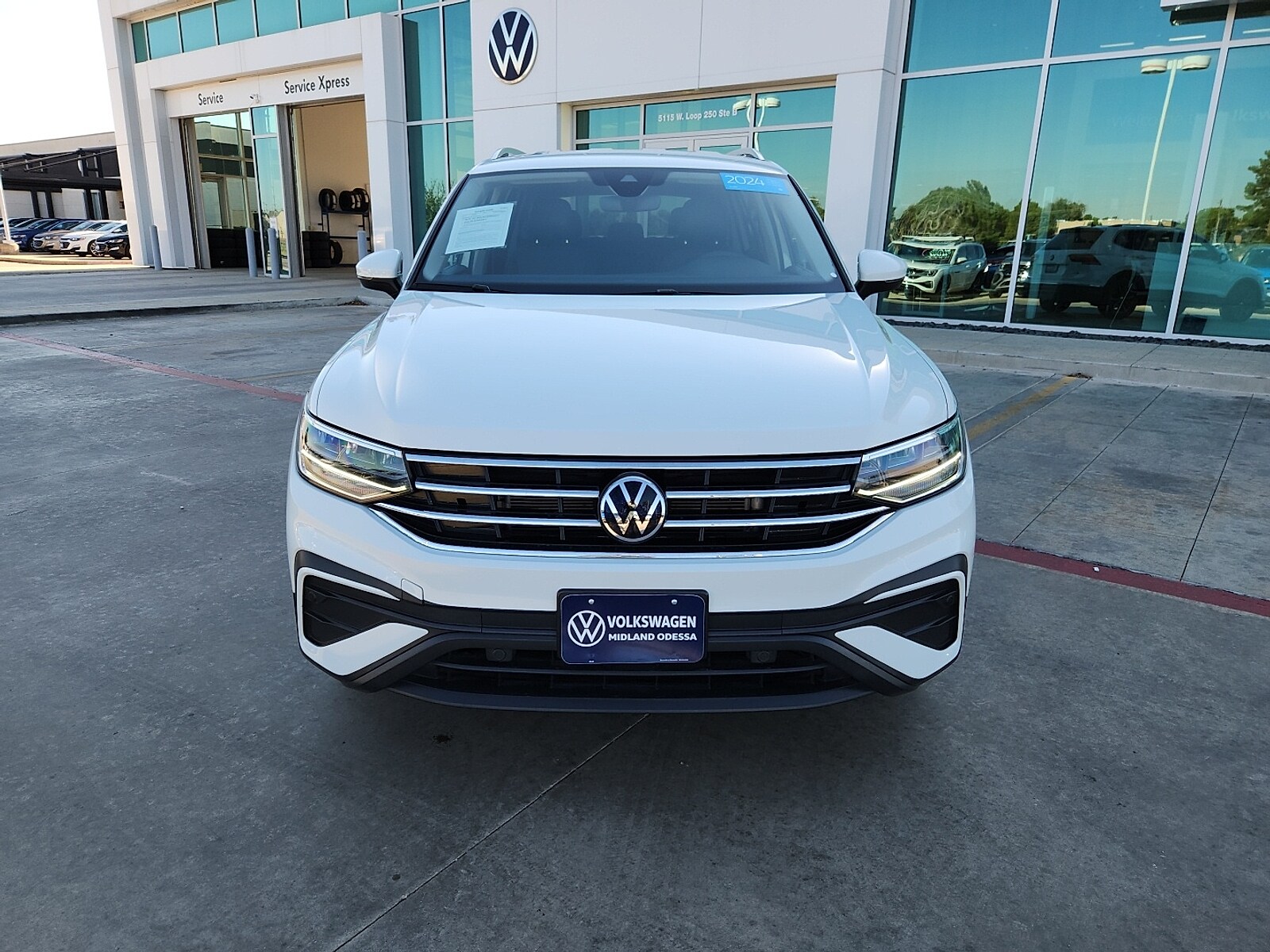 2024 Volkswagen Tiguan SE Wolfsburg Edition photo 2