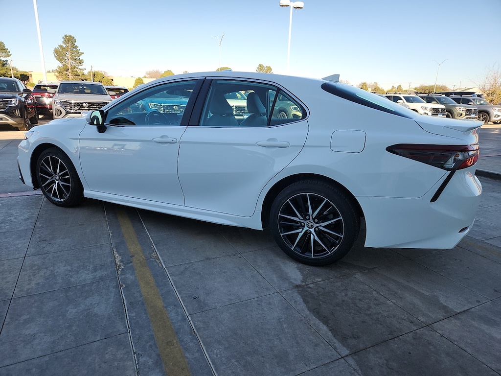 Used 2023 Toyota Camry SE Sedan