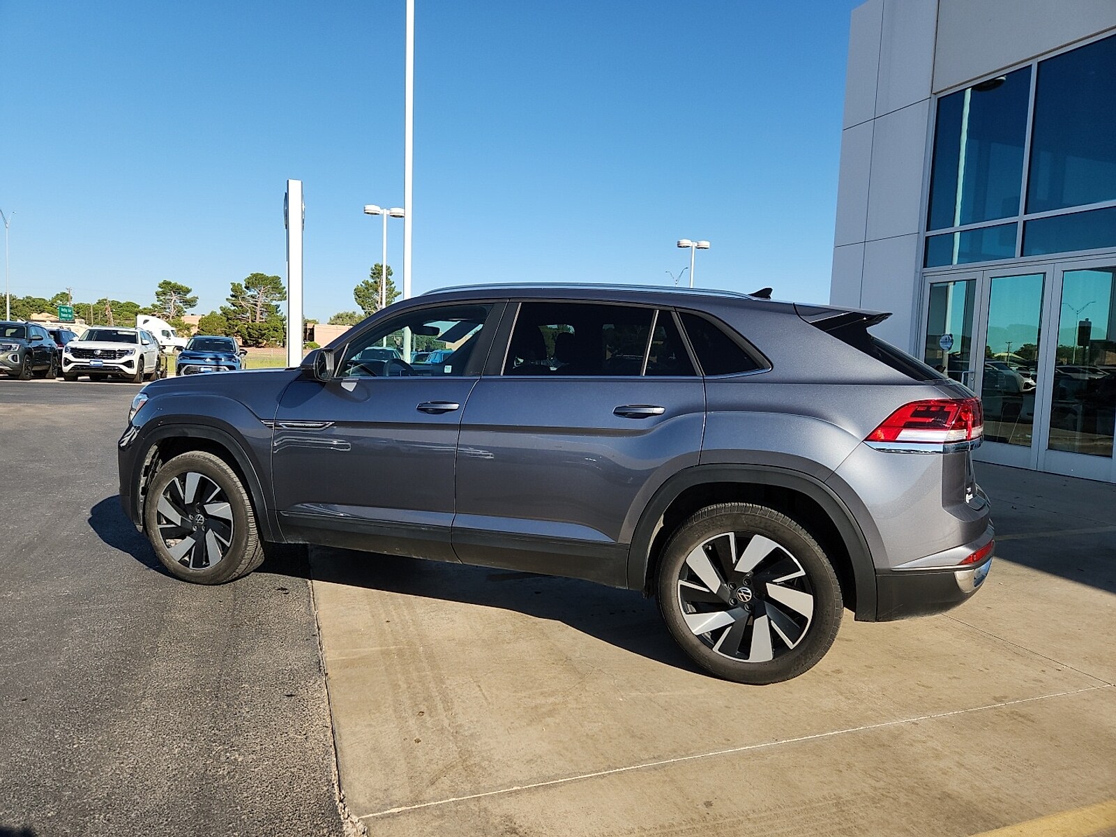 2024 Volkswagen Atlas Cross Sport SE Technology photo 2