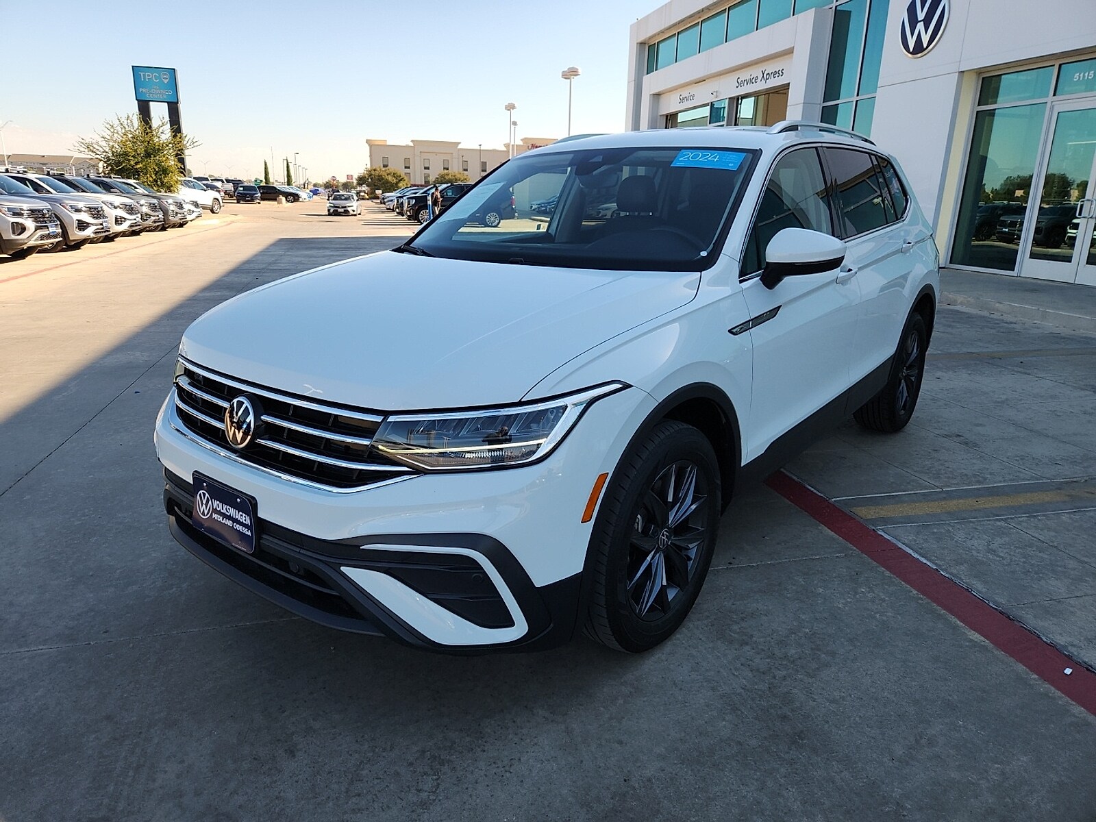 2024 Volkswagen Tiguan SE Wolfsburg Edition photo 3