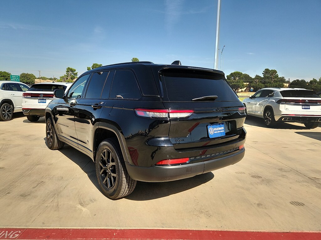 Used 2025 Jeep Grand Cherokee Laredo SUV