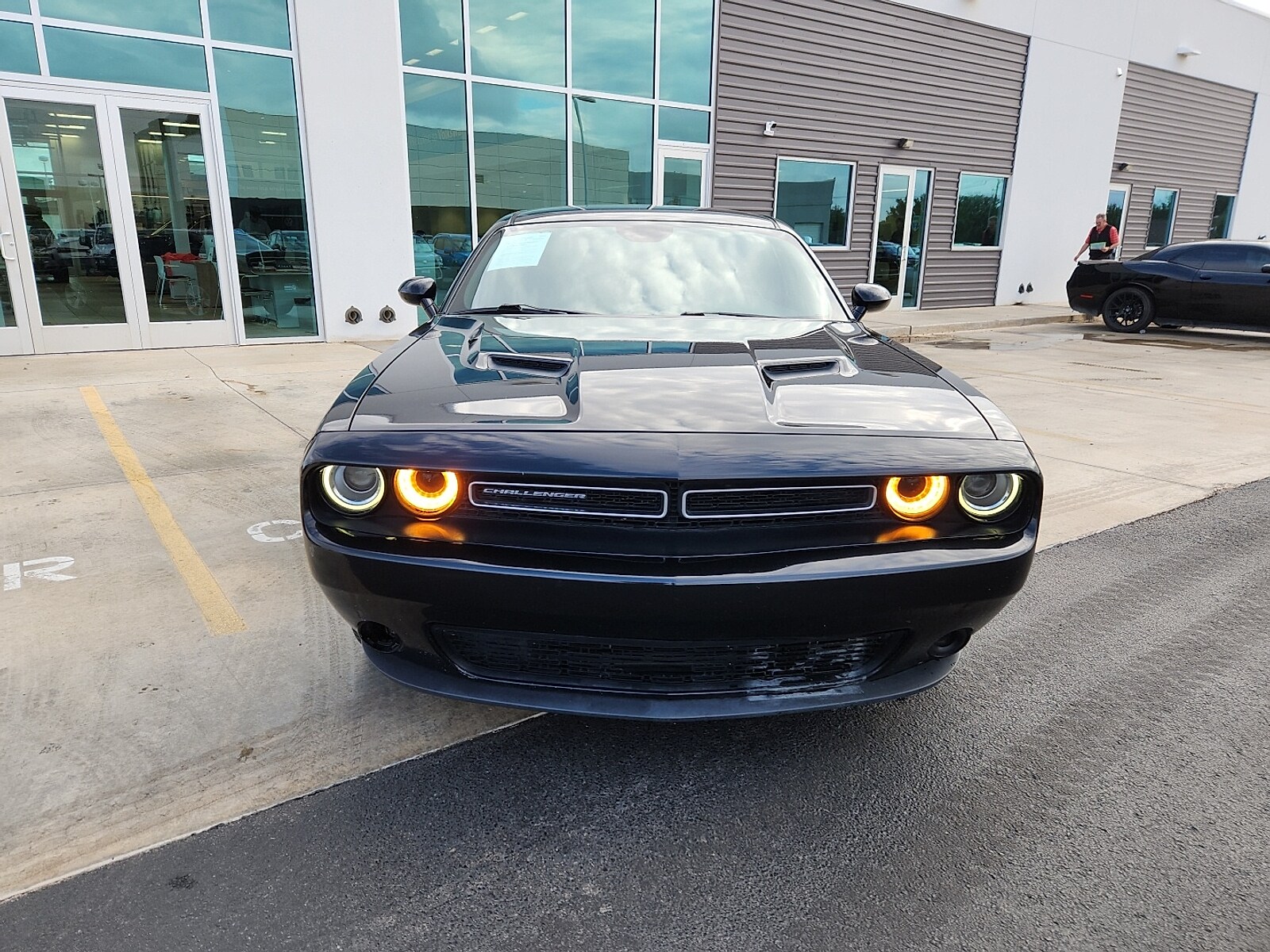 2019 Dodge Challenger SXT photo 2