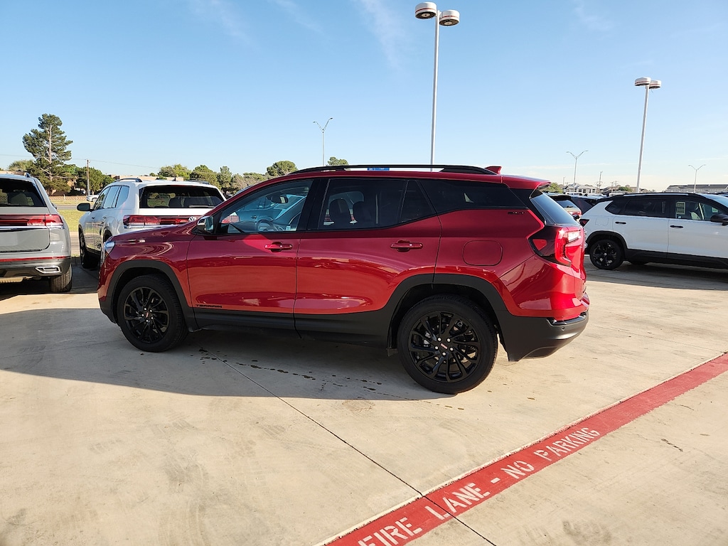 Used 2024 GMC Terrain SLT SUV