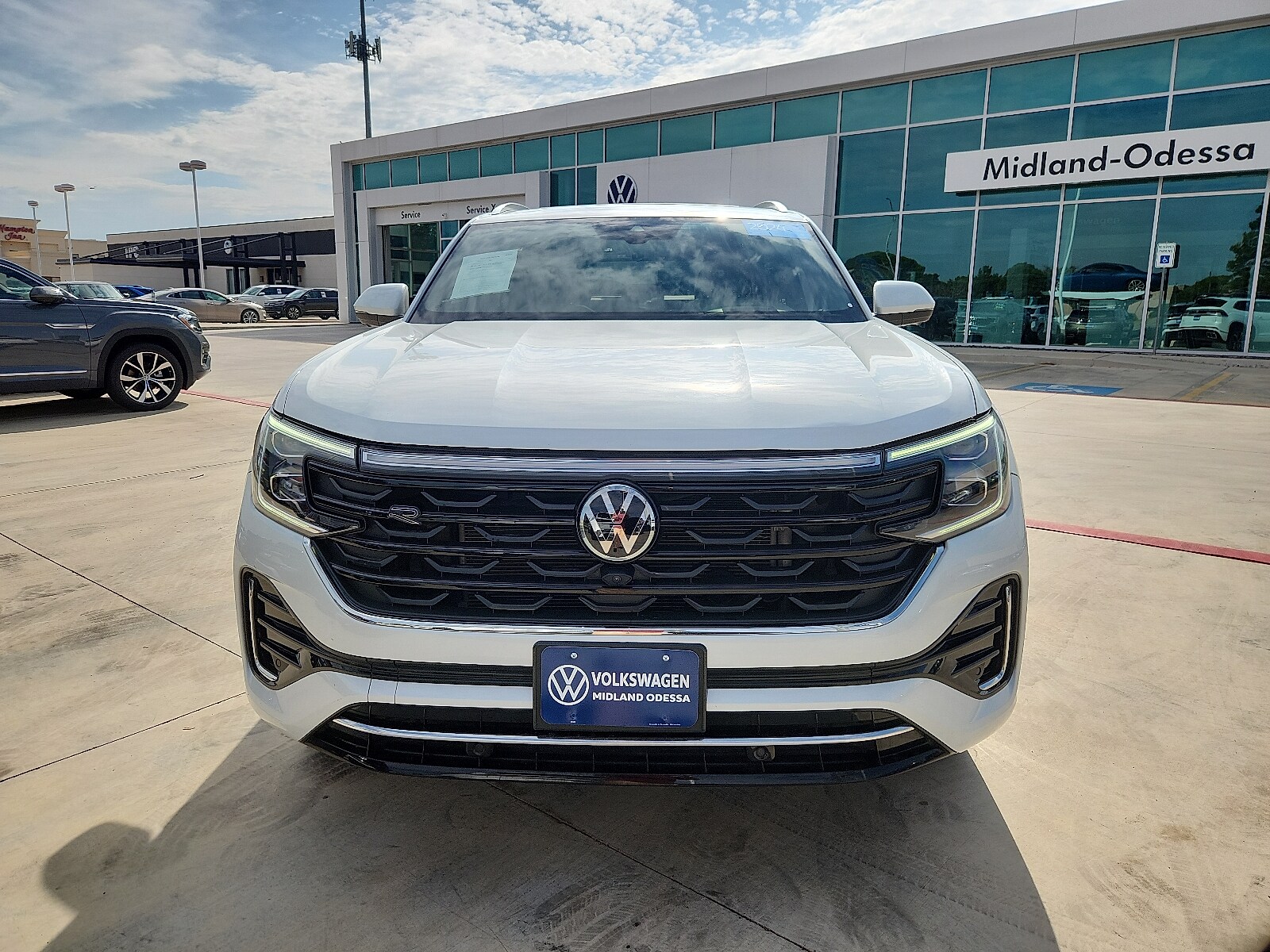 2024 Volkswagen Atlas Cross Sport SEL Premium R-Line photo 2