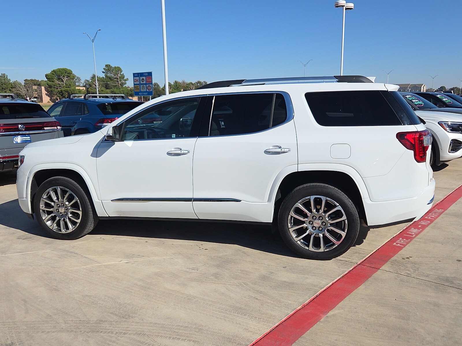 2022 Gmc Acadia Denali photo 2
