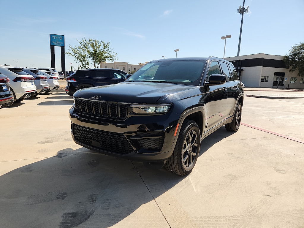 Used 2025 Jeep Grand Cherokee Laredo SUV