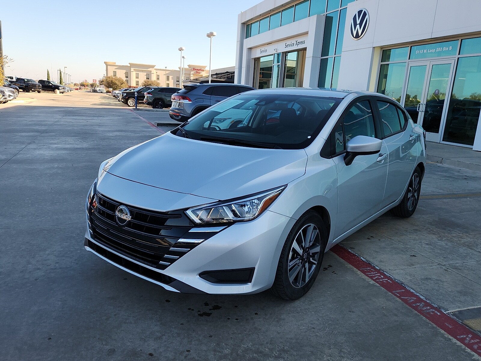 2023 Nissan Versa 1.6 SV photo 3