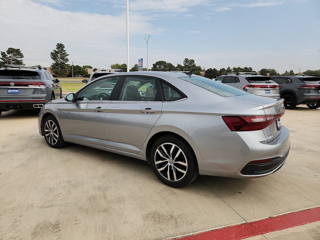 Used 2025 Volkswagen Jetta 1.5T SE Sedan