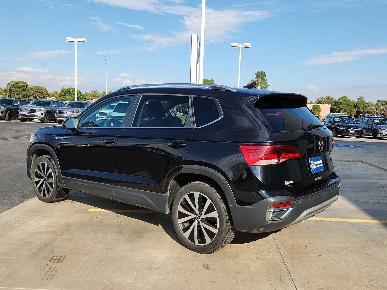 2024 Volkswagen Taos SE photo 3