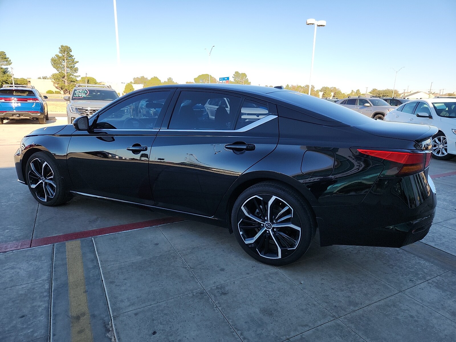 2023 Nissan Altima 2.5 SR photo 4