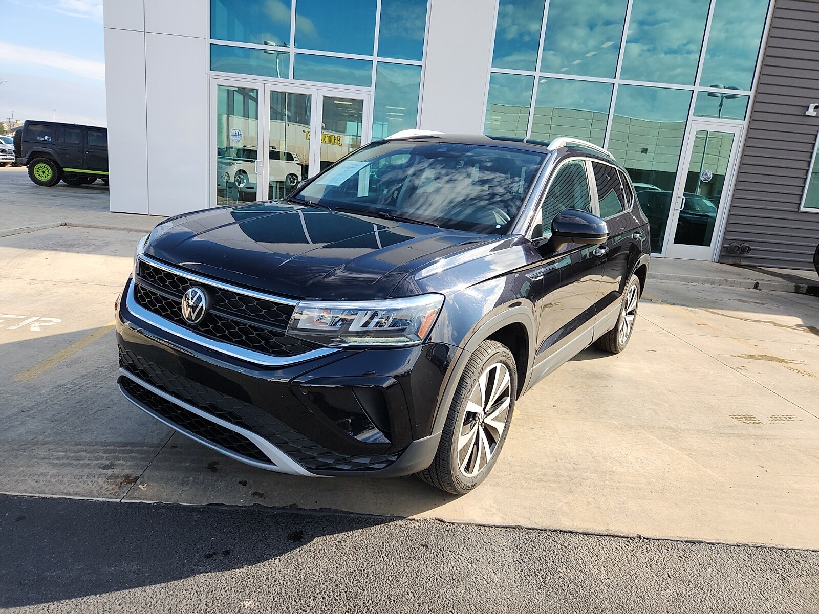 2024 Volkswagen Taos SE photo 2
