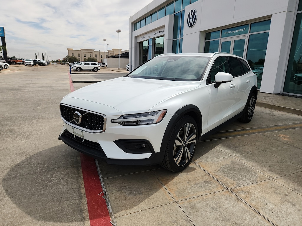 Used 2025 Volvo V60 Cross Country B5 Plus Wagon