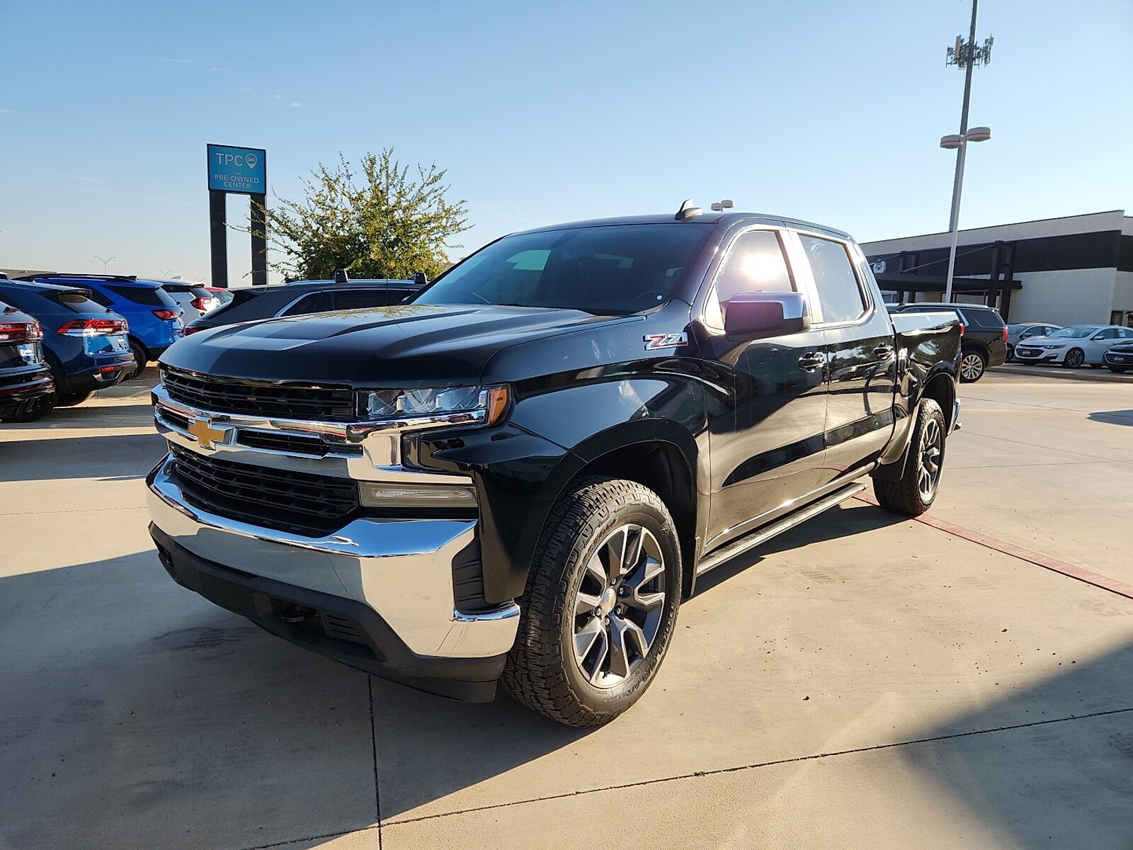 2020 Chevrolet Silverado 1500 LT photo 2