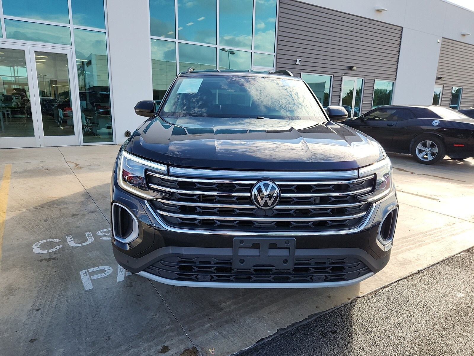 2024 Volkswagen Atlas SE Technology photo 2