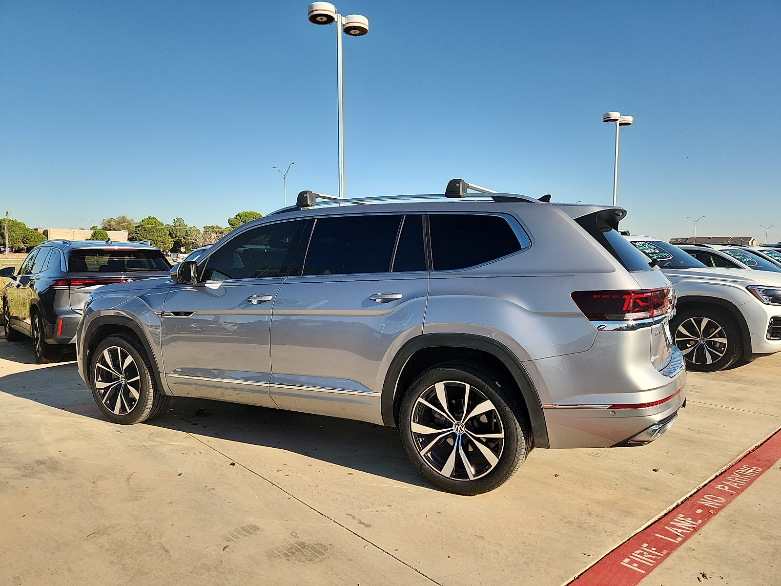Used 2024 Volkswagen Atlas 2.0T SEL Premium R-Line SUV