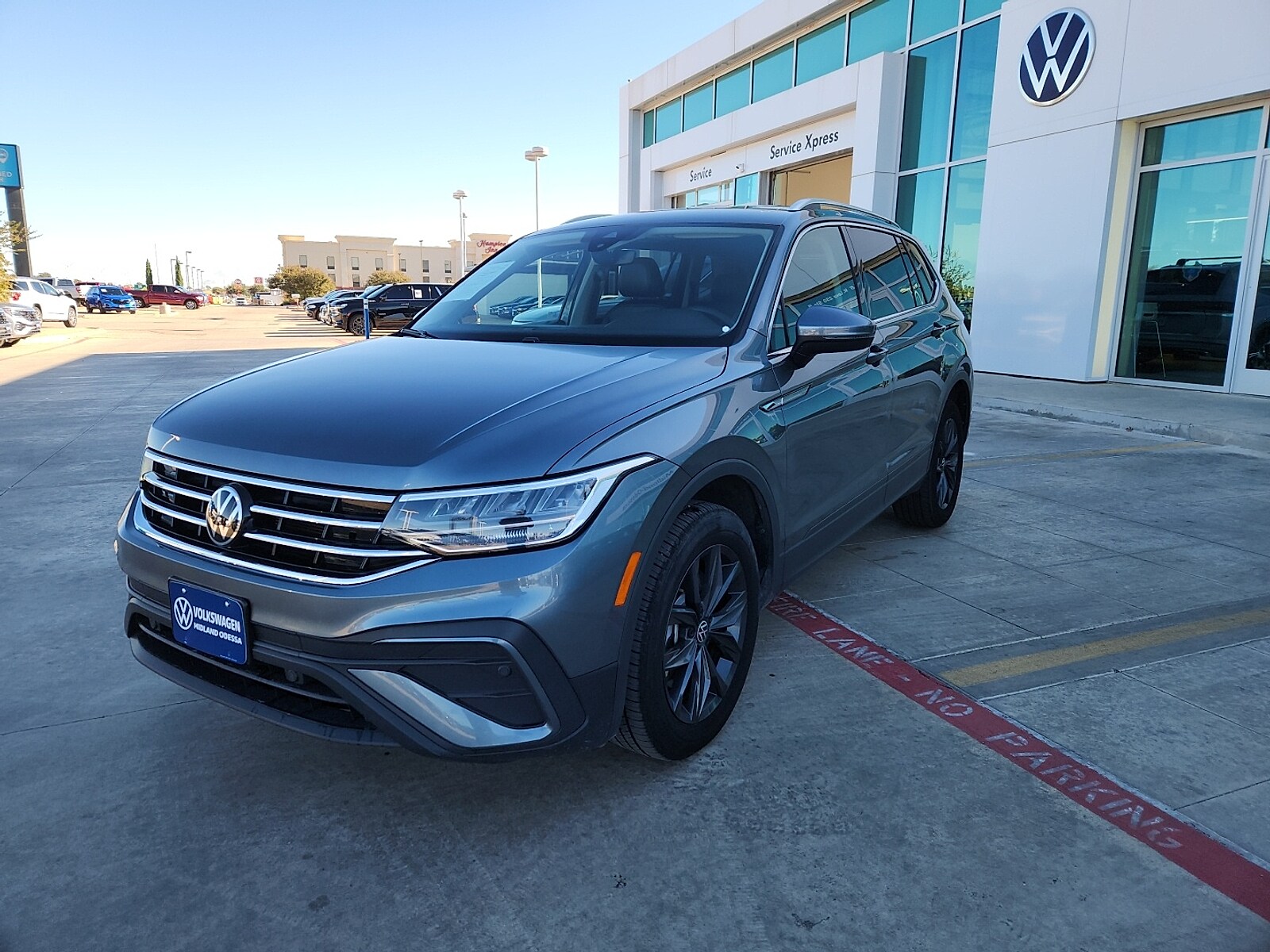 2024 Volkswagen Tiguan SE Wolfsburg Edition photo 3