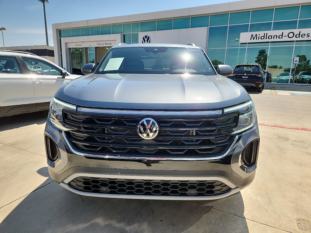 Used 2025 Volkswagen Atlas Cross Sport 2.0T SE w/Technology SUV