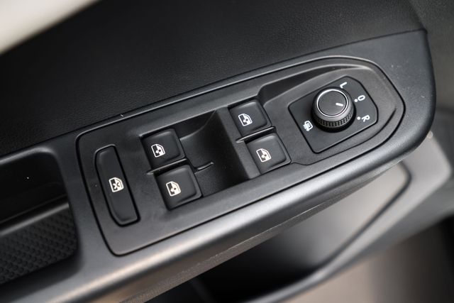 2025 Volkswagen Taos SE - Photo 15